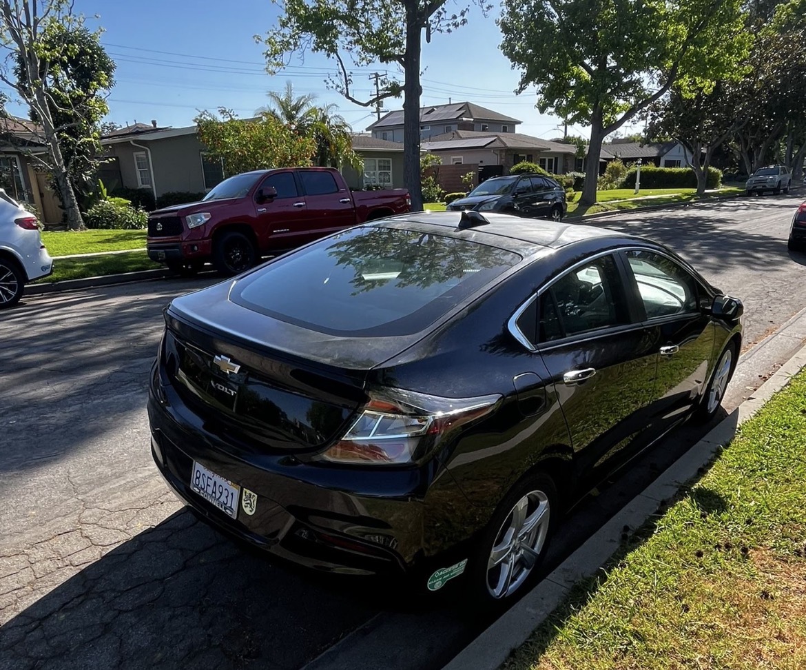 Used 2017 Chevrolet Volt LT w/ Comfort Package FWD image 5