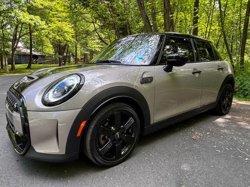 Used 2023 MINI Cooper S w/ Signature Upholstery Package FWD image 9