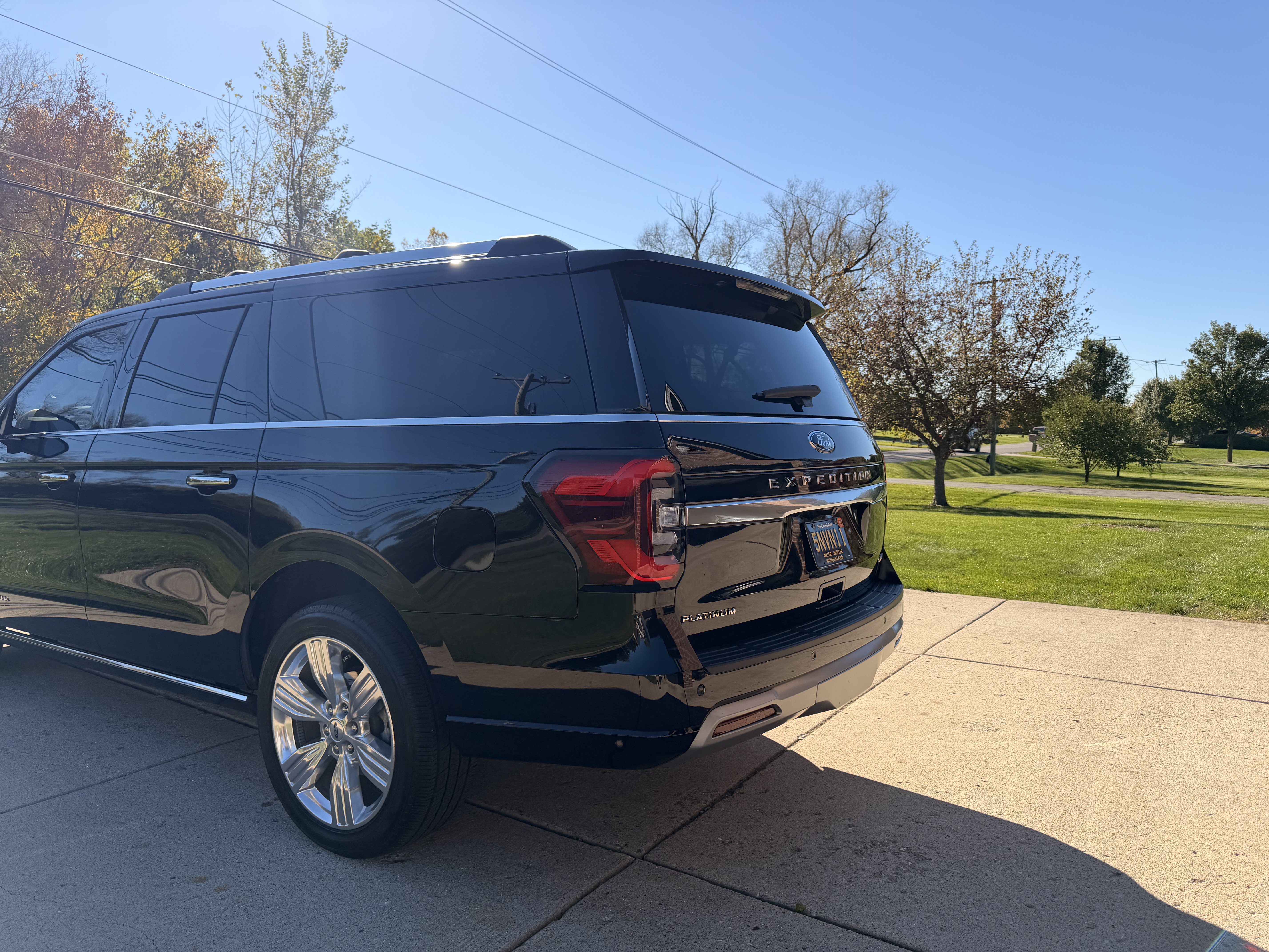 Used 2024 Ford Expedition Max Platinum AWD/4WD image 2