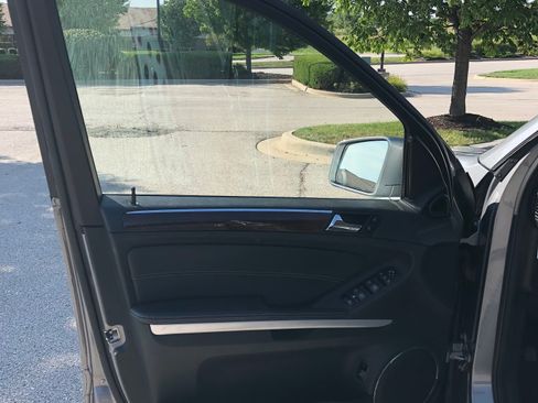 Used 2011 Mercedes-Benz GL 550 4MATIC image 26