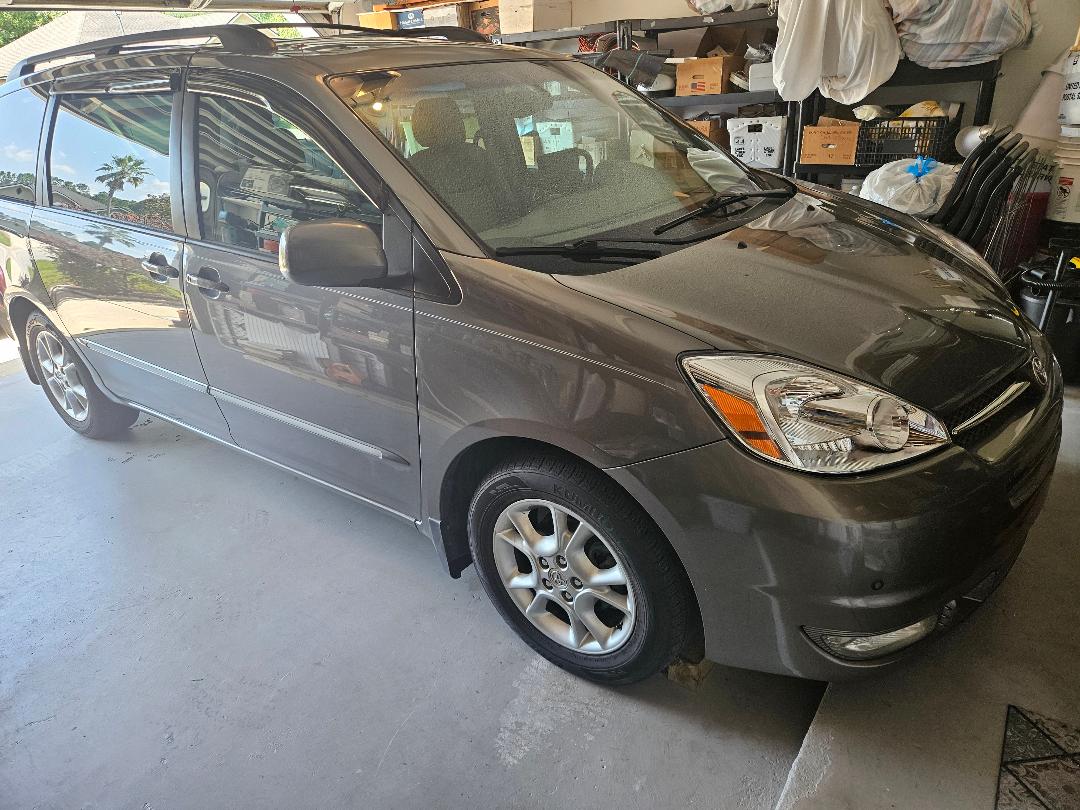 Used 2004 Toyota Sienna XLE Limited w/ Limited Pkg 2 FWD image 4