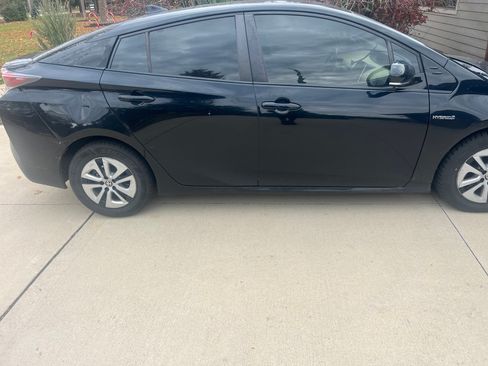 Used 2016 Toyota Prius Two image 5