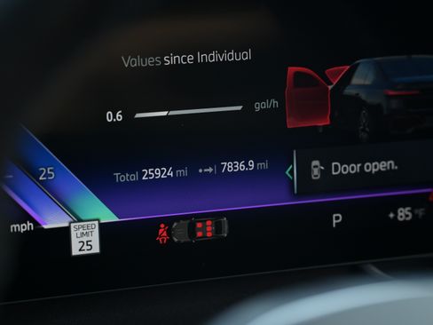 Used 2023 BMW 760i xDrive w/ Executive Package image 15