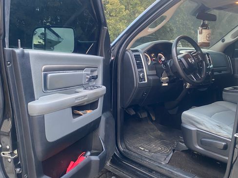 Used 2017 RAM 2500 SLT image 9