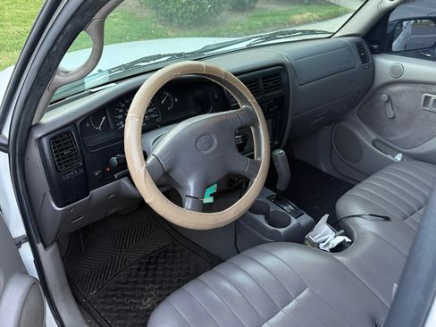 Used 2004 Toyota Tacoma 2WD Regular Cab image 7