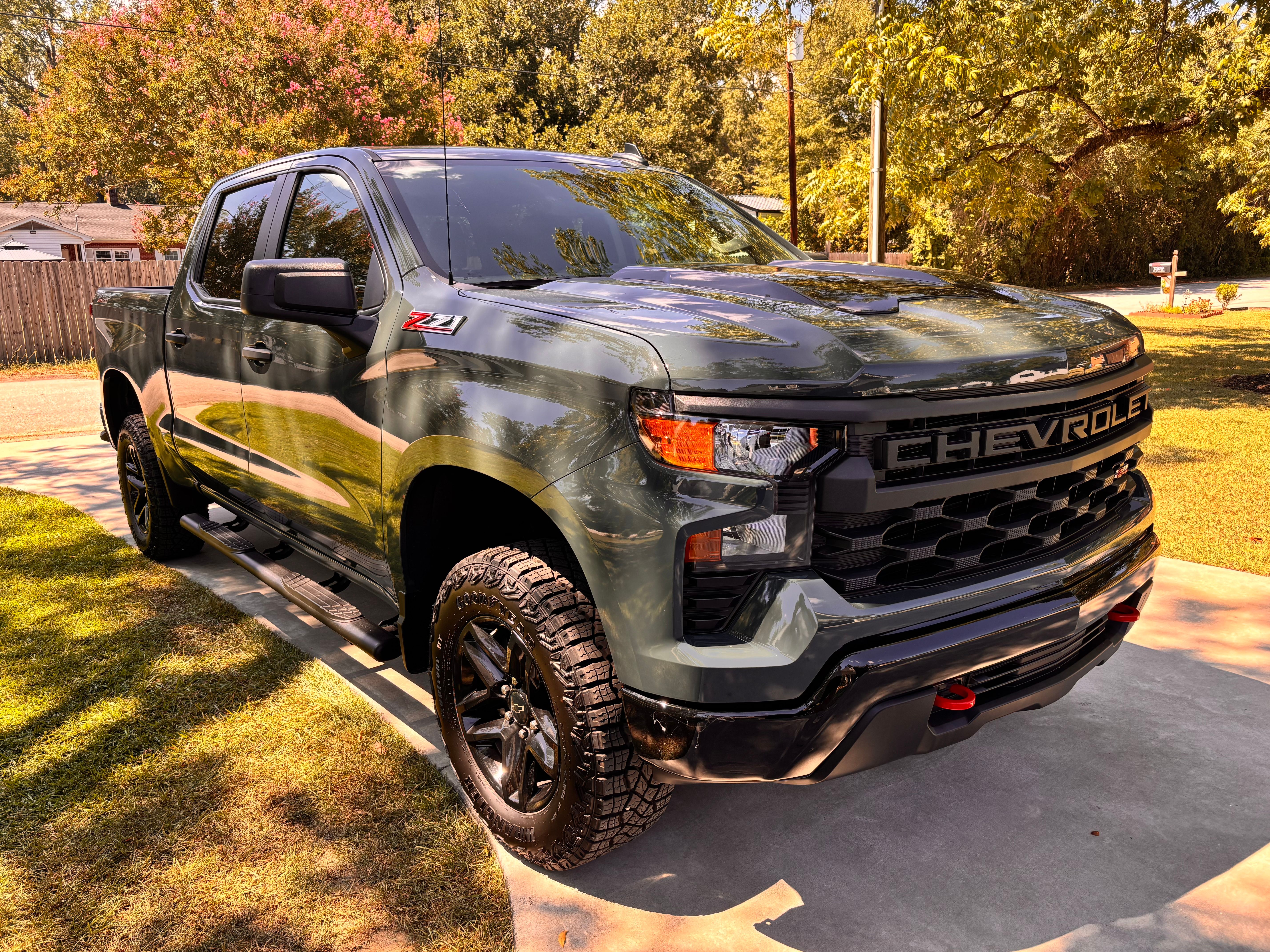 Used 2025 Chevrolet Silverado 1500 Custom Trail Boss AWD/4WD image 1