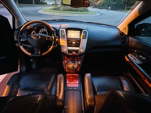 Used 2006 Lexus RX 330 w/ Premium Plus Pkg FWD image 12