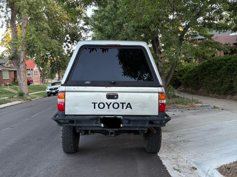 Used 2004 Toyota Tacoma 4x4 Xtracab V6 w/ Convenience Pkg image 9