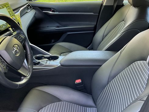 Used 2023 Toyota Camry SE FWD image 19