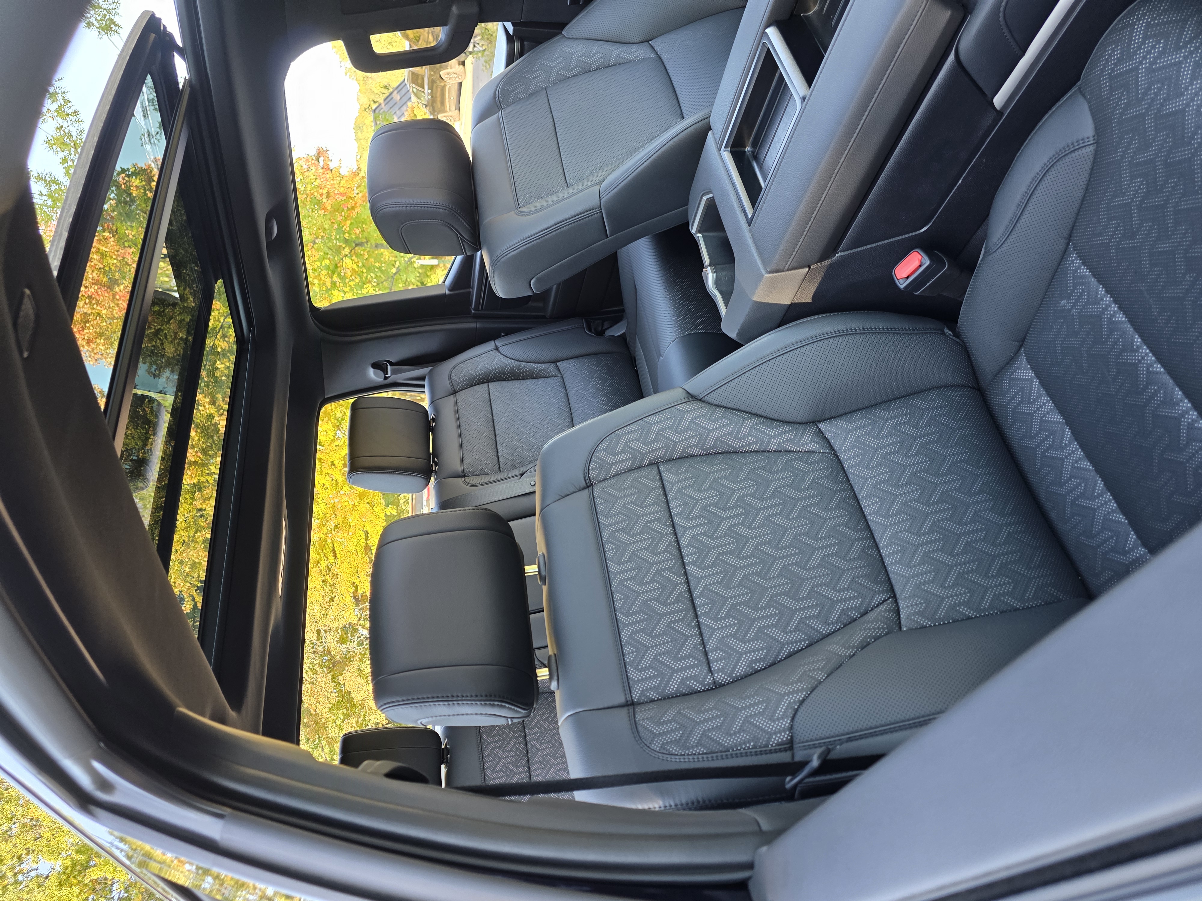 Used 2025 Toyota Tundra Limited AWD/4WD image 12