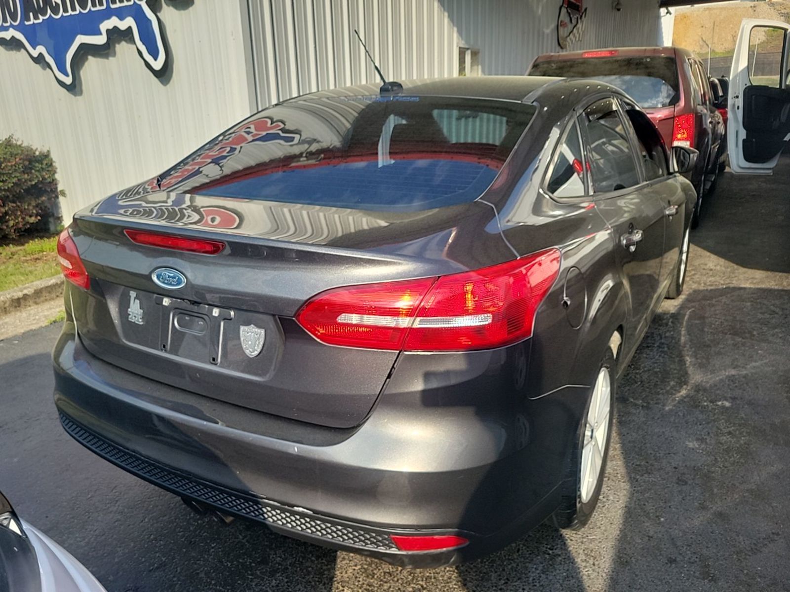 Used 2018 Ford Focus SE FWD image 4