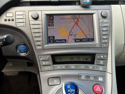 Used 2012 Toyota Prius Four w/ Deluxe Solar Roof Pkg FWD image 11