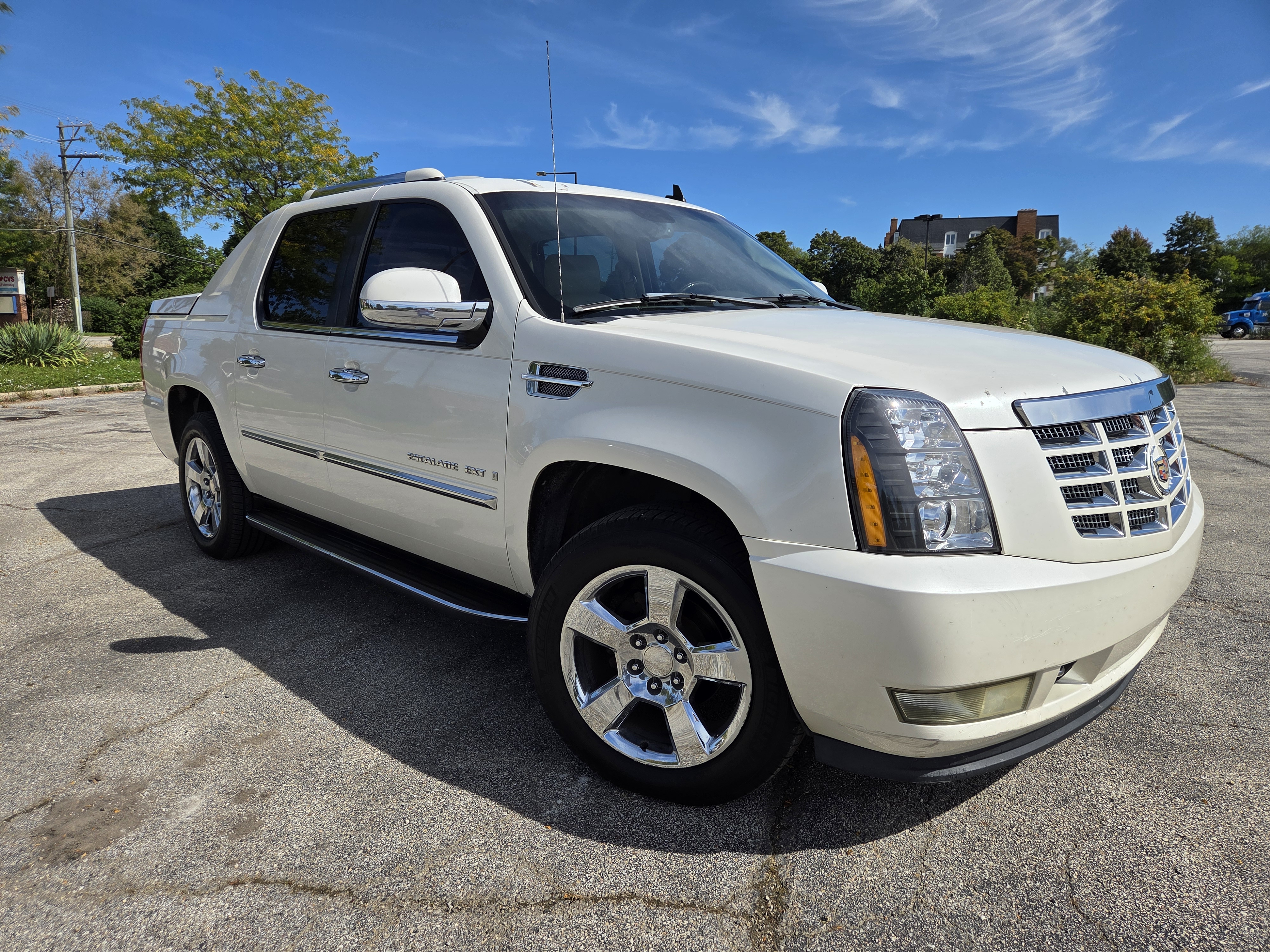 Used 2007 Cadillac Escalade EXT w/ Information Package AWD/4WD image 2