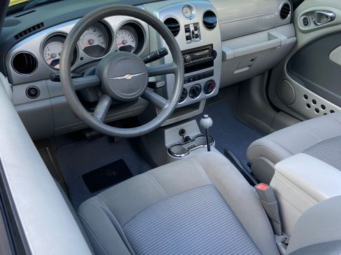 Used 2007 Chrysler PT Cruiser Convertible w/ Spring Special Group FWD image 6