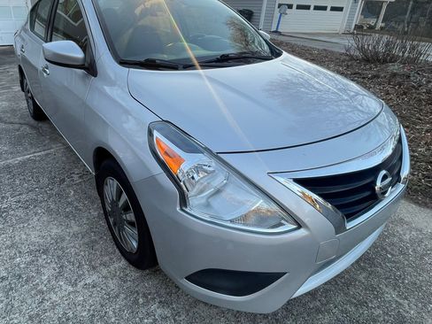 Used 2018 Nissan Versa SV image 5