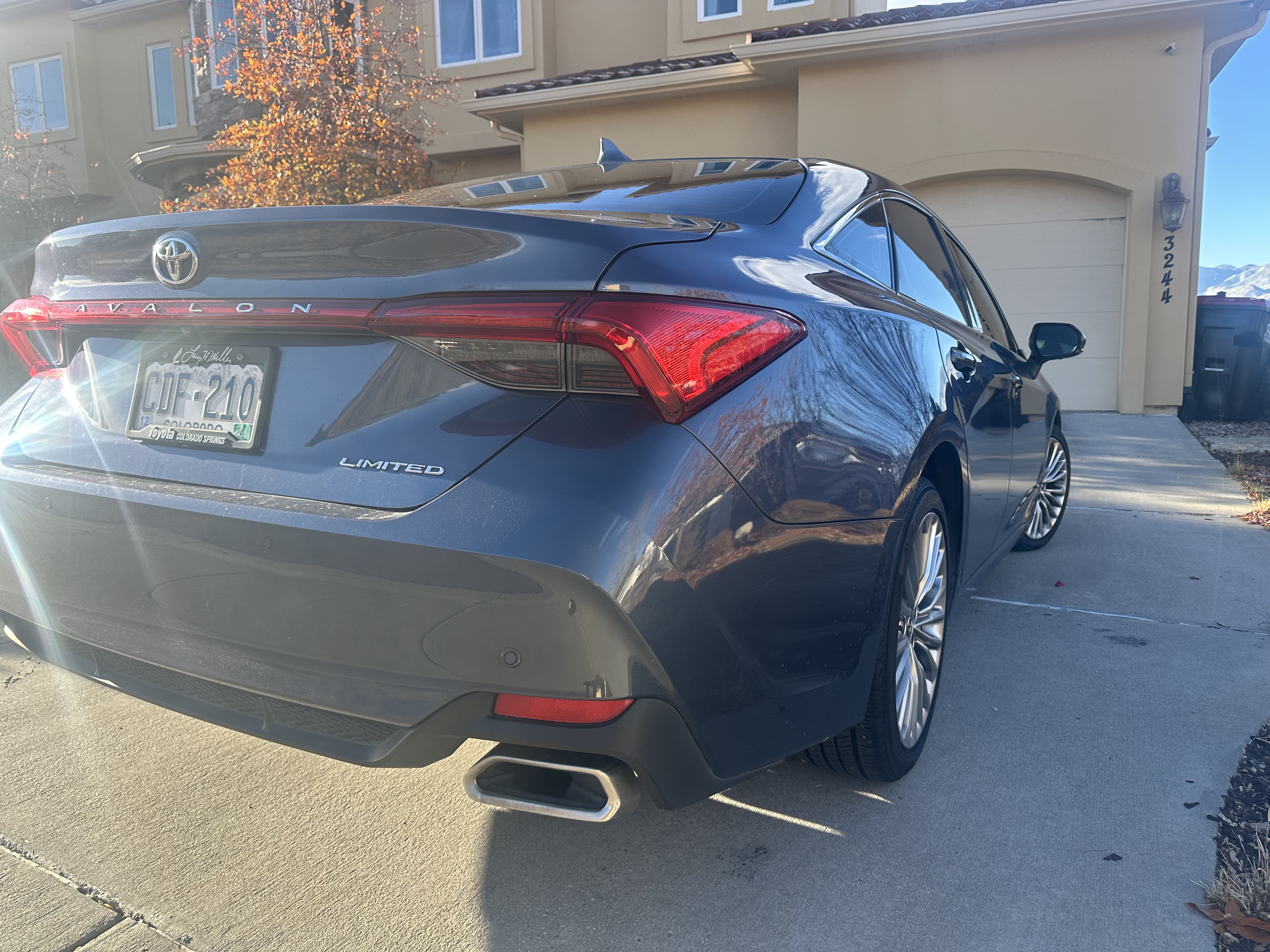 Used 2019 Toyota Avalon Limited w/ Advanced Safety Package FWD image 12