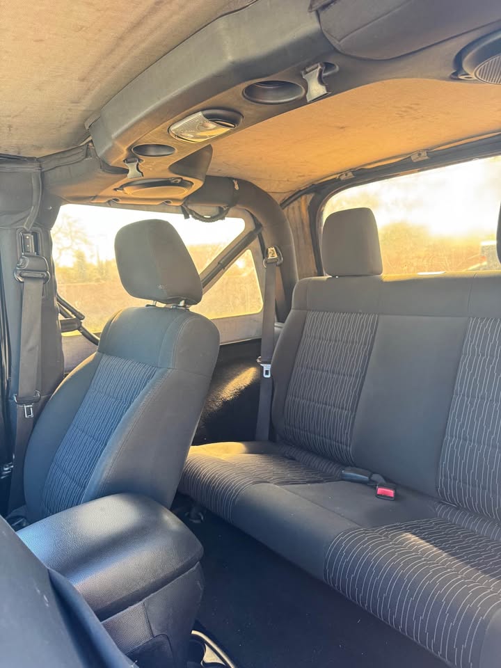 Used 2012 Jeep Wrangler Sport w/ Connectivity Group AWD/4WD image 12