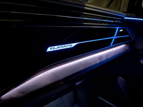 Used 2019 Audi Q8 Premium Plus w/ Premium Plus image 24