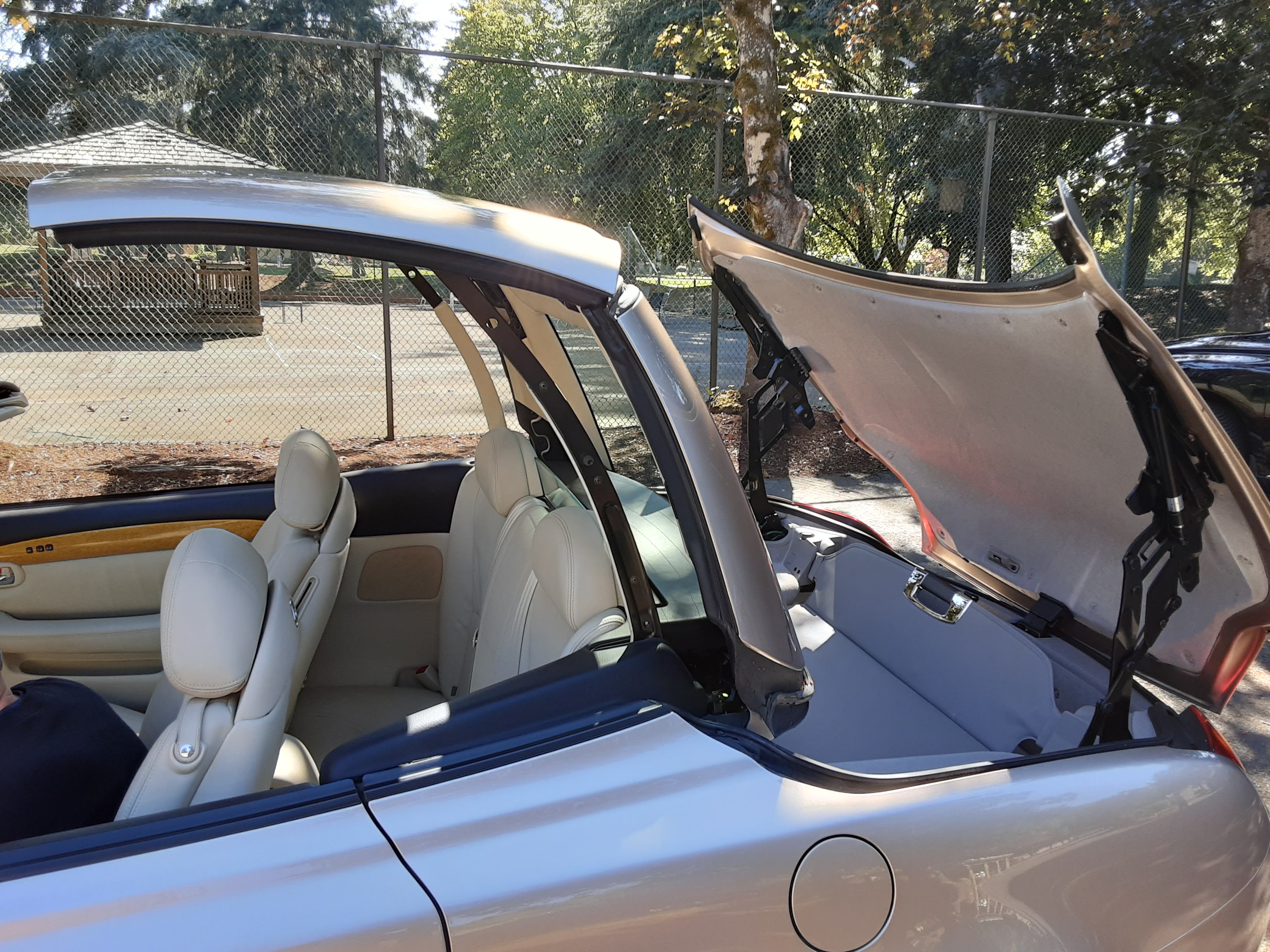 Used 2003 Lexus SC 430 Convertible RWD image 2
