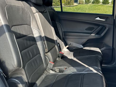 Used 2018 Volkswagen Tiguan SEL Premium image 14