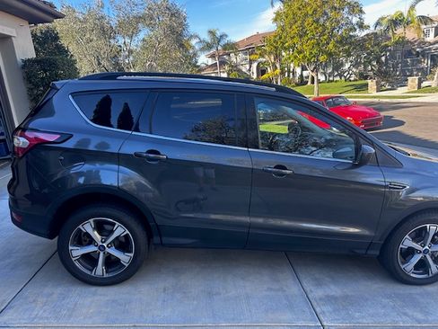 Used 2017 Ford Escape SE w/ Equipment Group 201A image 6