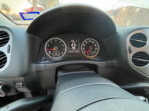 Used 2016 Volkswagen Tiguan S image 10