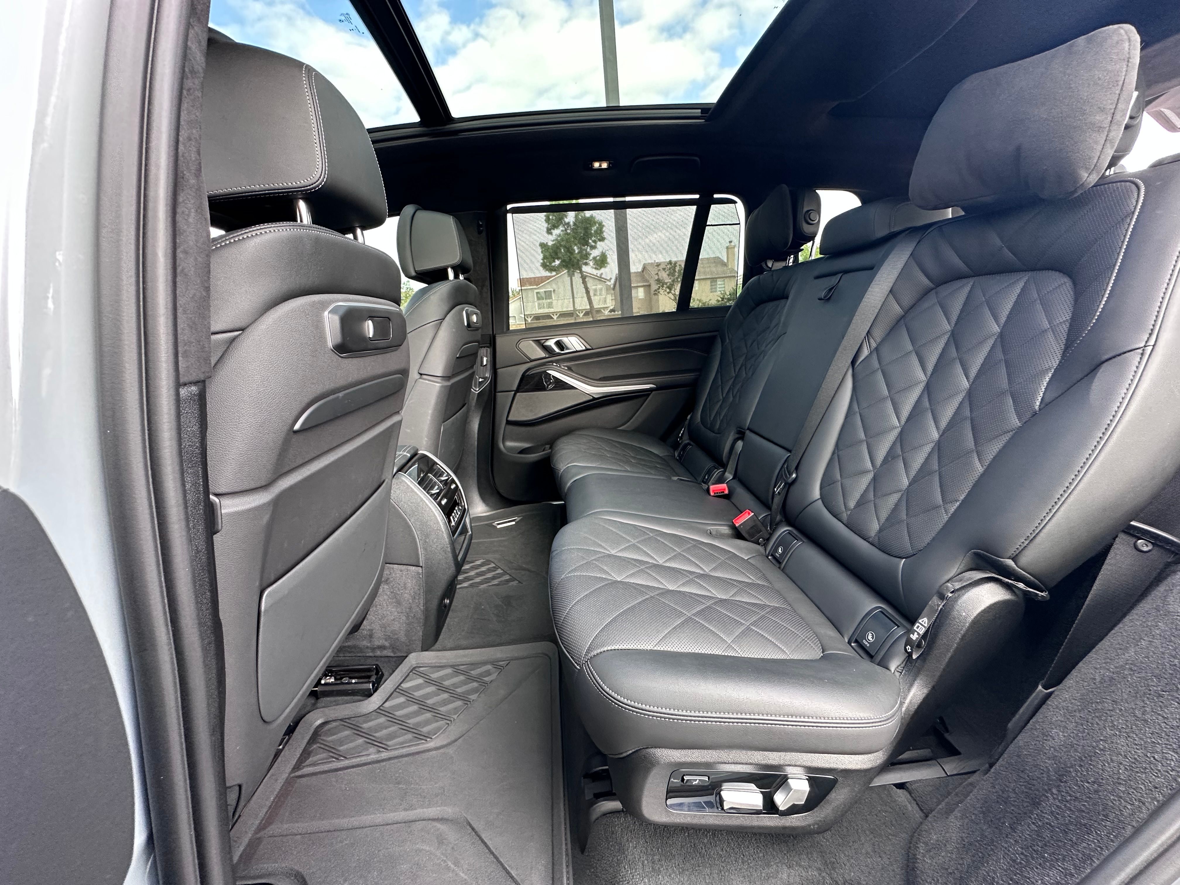Used 2024 BMW X7 xDrive40i w/ M Sport Package AWD/4WD image 15