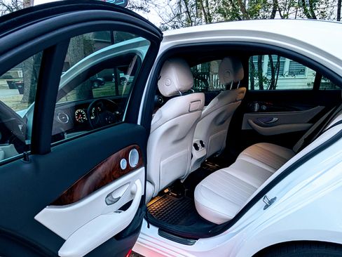 Used 2018 Mercedes-Benz E 300 image 10