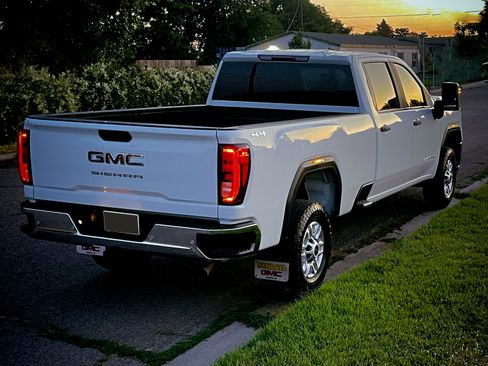 Used 2020 GMC Sierra 2500 4x4 Crew Cab w/ Convenience Package image 4