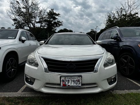 Used 2013 Nissan Altima 2.5 SL w/ Technology Pkg FWD image 4