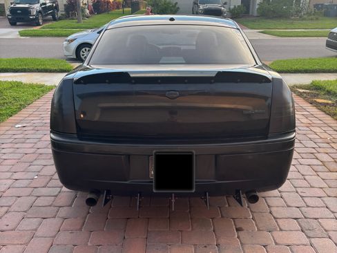 Used 2007 Chrysler 300 C w/ SRT Design Group image 12