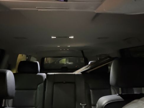 Used 2020 Chevrolet Suburban LT RWD image 13