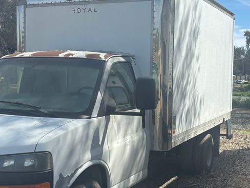 Used 2007 GMC Savana 3500 image 1