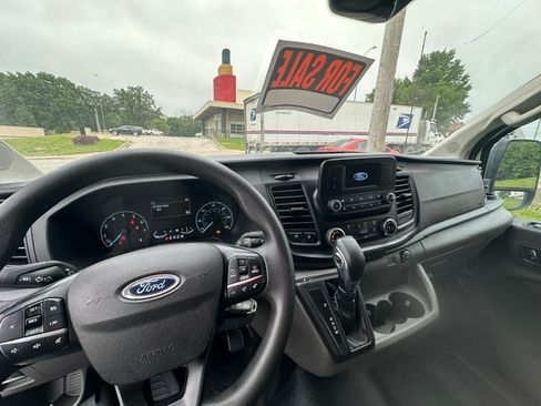 Used 2022 Ford Transit 250 Low Roof AWD image 8