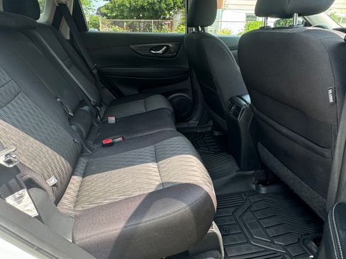 Used 2017 Nissan Rogue SV image 6