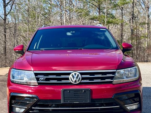 Used 2018 Volkswagen Tiguan SEL w/ R-Line Package image 12