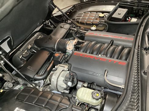 Used 2001 Chevrolet Corvette Convertible w/ Preferred Equipment Group2 RWD image 25