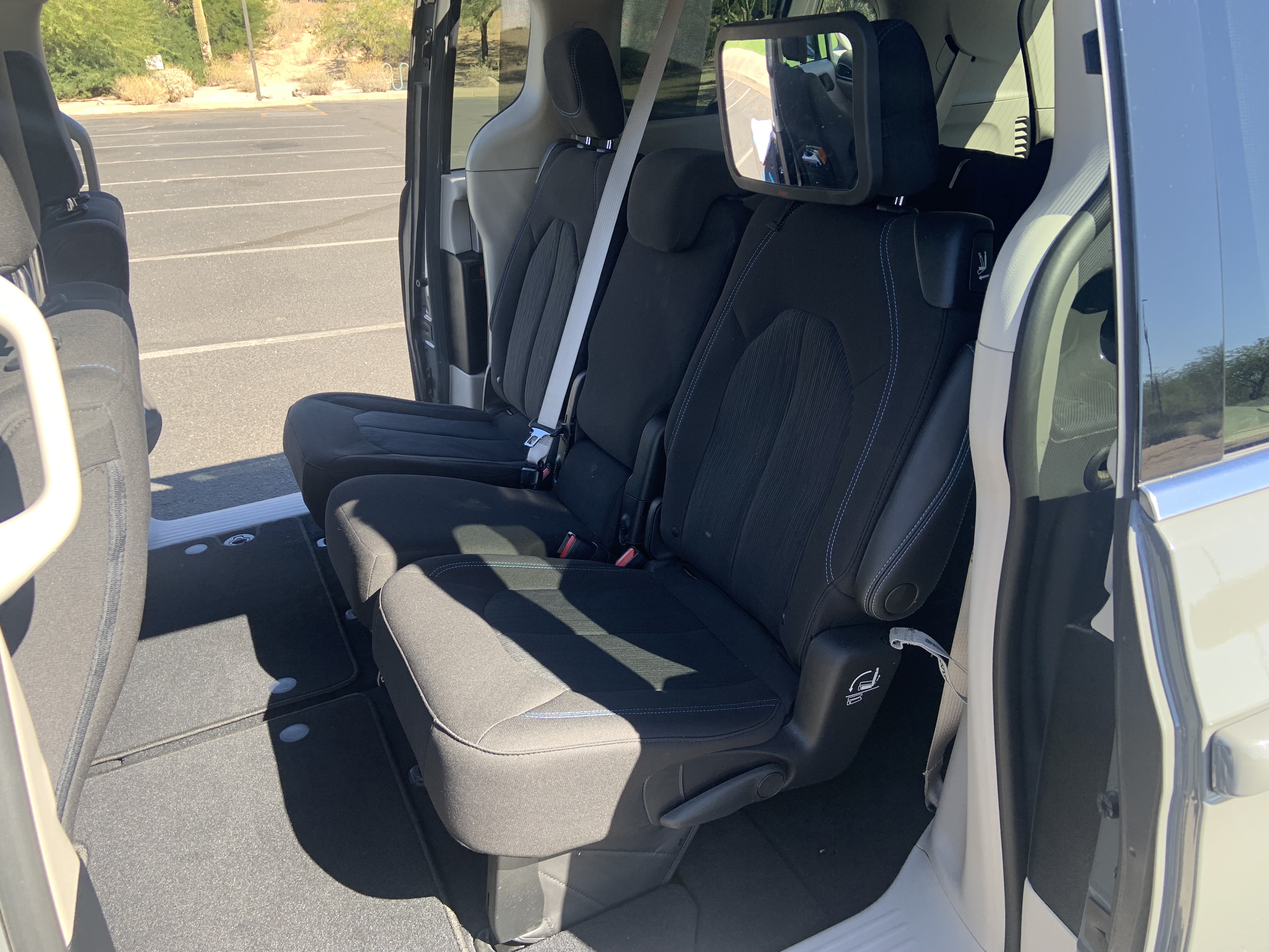 Used 2021 Chrysler Pacifica Touring FWD image 11