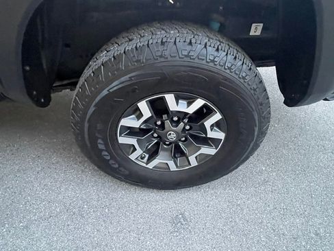 Used 2019 Toyota Tacoma TRD Off-Road w/ Technology Package AWD/4WD image 14
