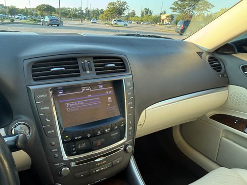 Used 2013 Lexus IS 250 AWD w/ Luxury Plus Pkg Value Edition image 16