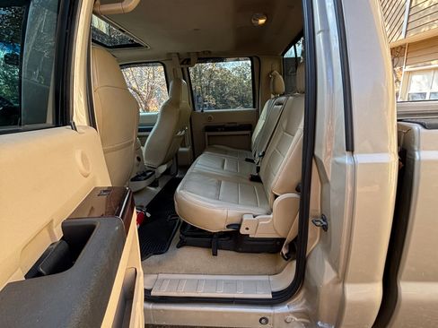 Used 2010 Ford F350 Lariat image 19