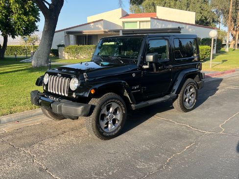 Used 2016 Jeep Wrangler Sahara w/ Dual Top Group AWD/4WD image 2