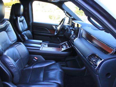 Used 2021 Lincoln Navigator L Reserve image 9