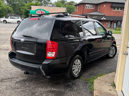 Used 2014 Kia Sedona LX FWD image 4