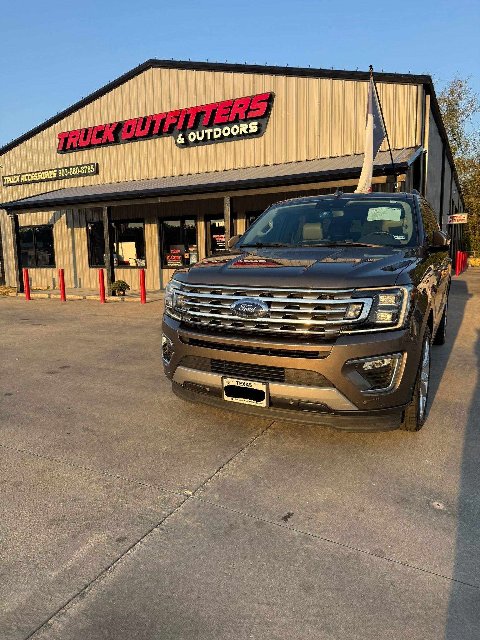 Used 2019 Ford Expedition Limited w/ Equipment Group 302A RWD image 2