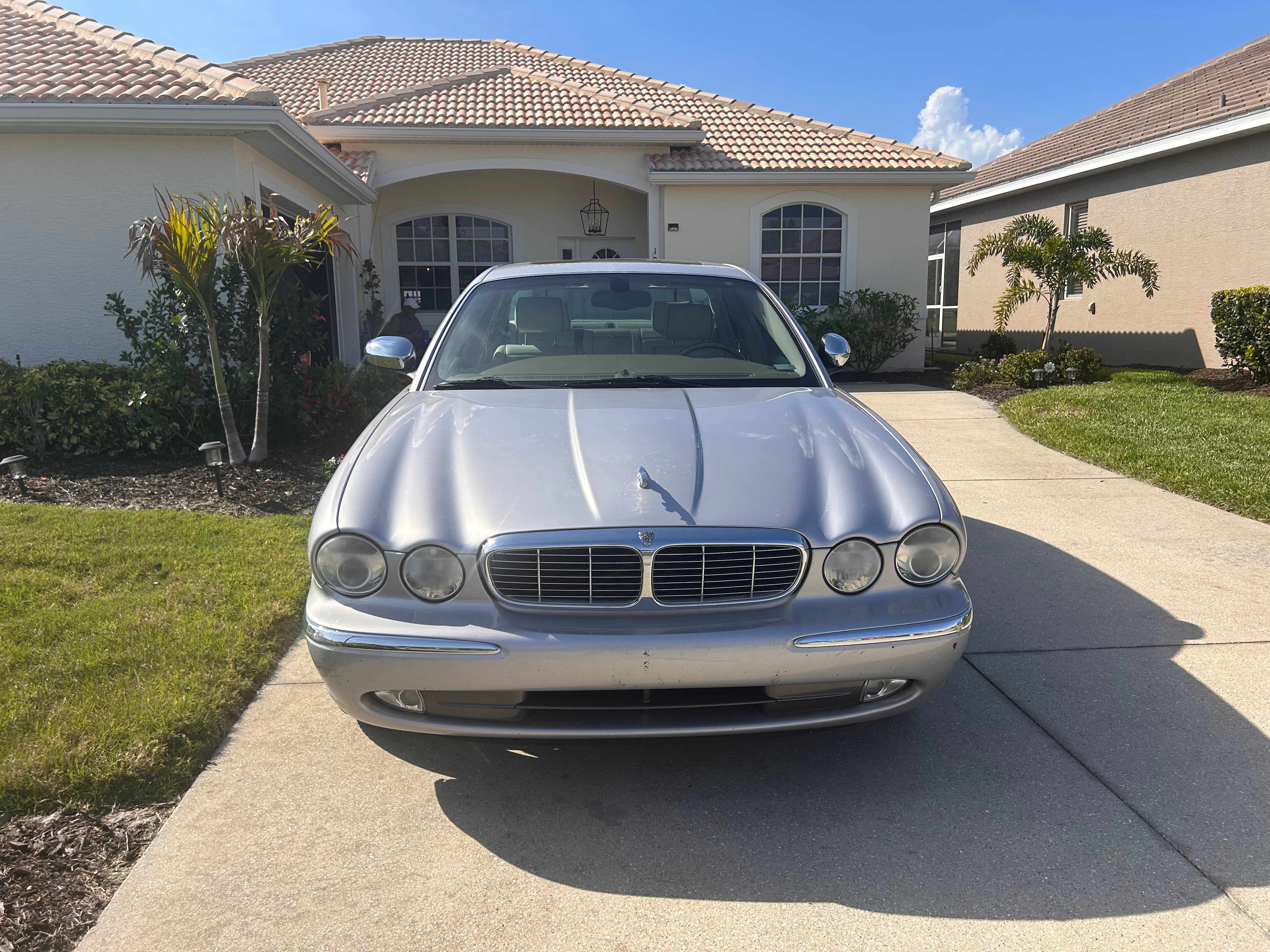 Used 2004 Jaguar XJ8 RWD image 1