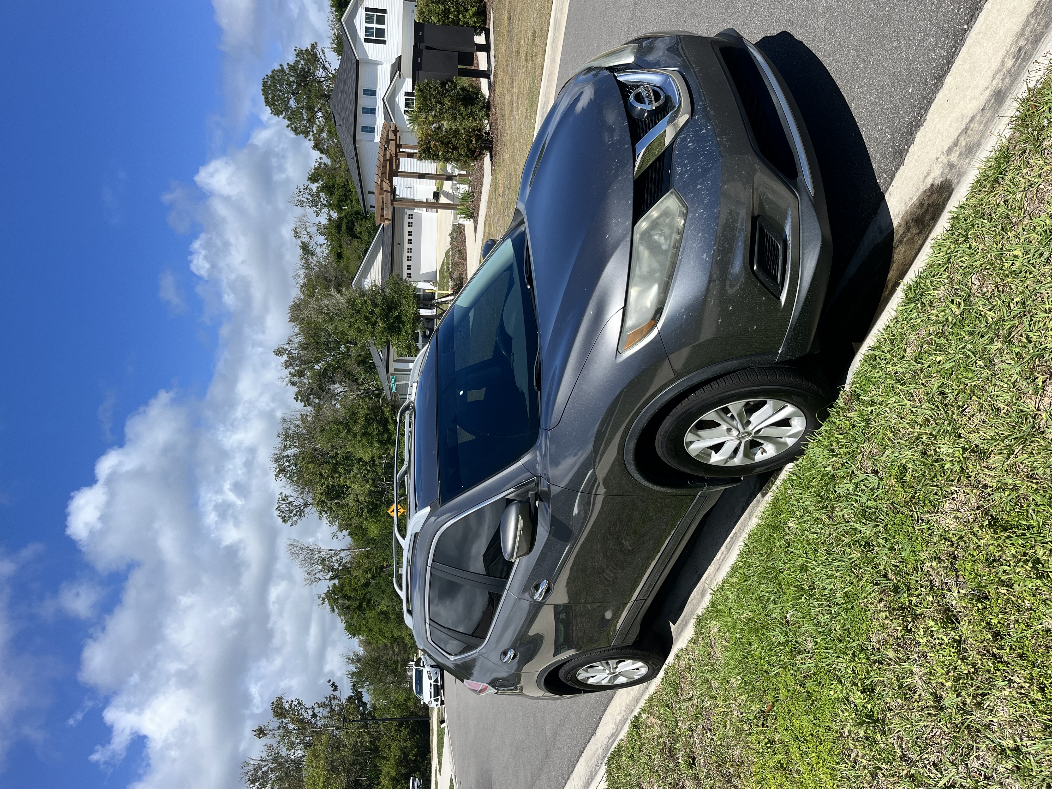 Used 2014 Nissan Rogue SV w/ SV Moonroof Package FWD image 1