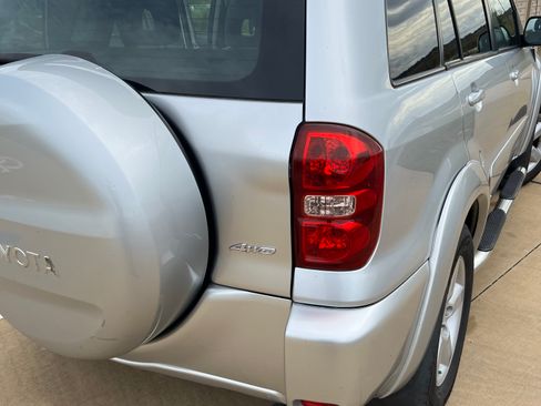 Used 2005 Toyota RAV4 4WD image 17