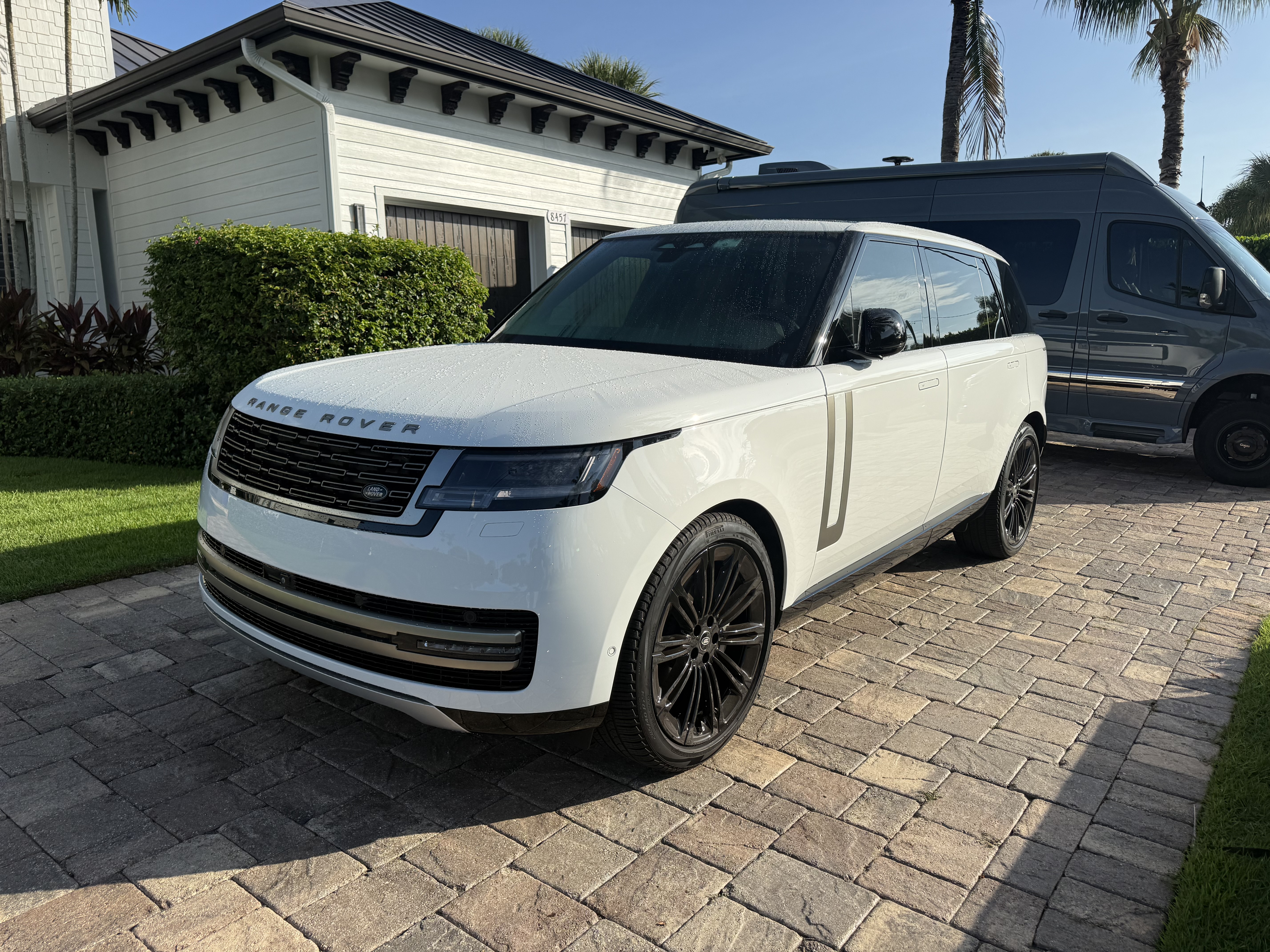 Used 2024 Land Rover Range Rover Long Wheelbase SE AWD/4WD image 4