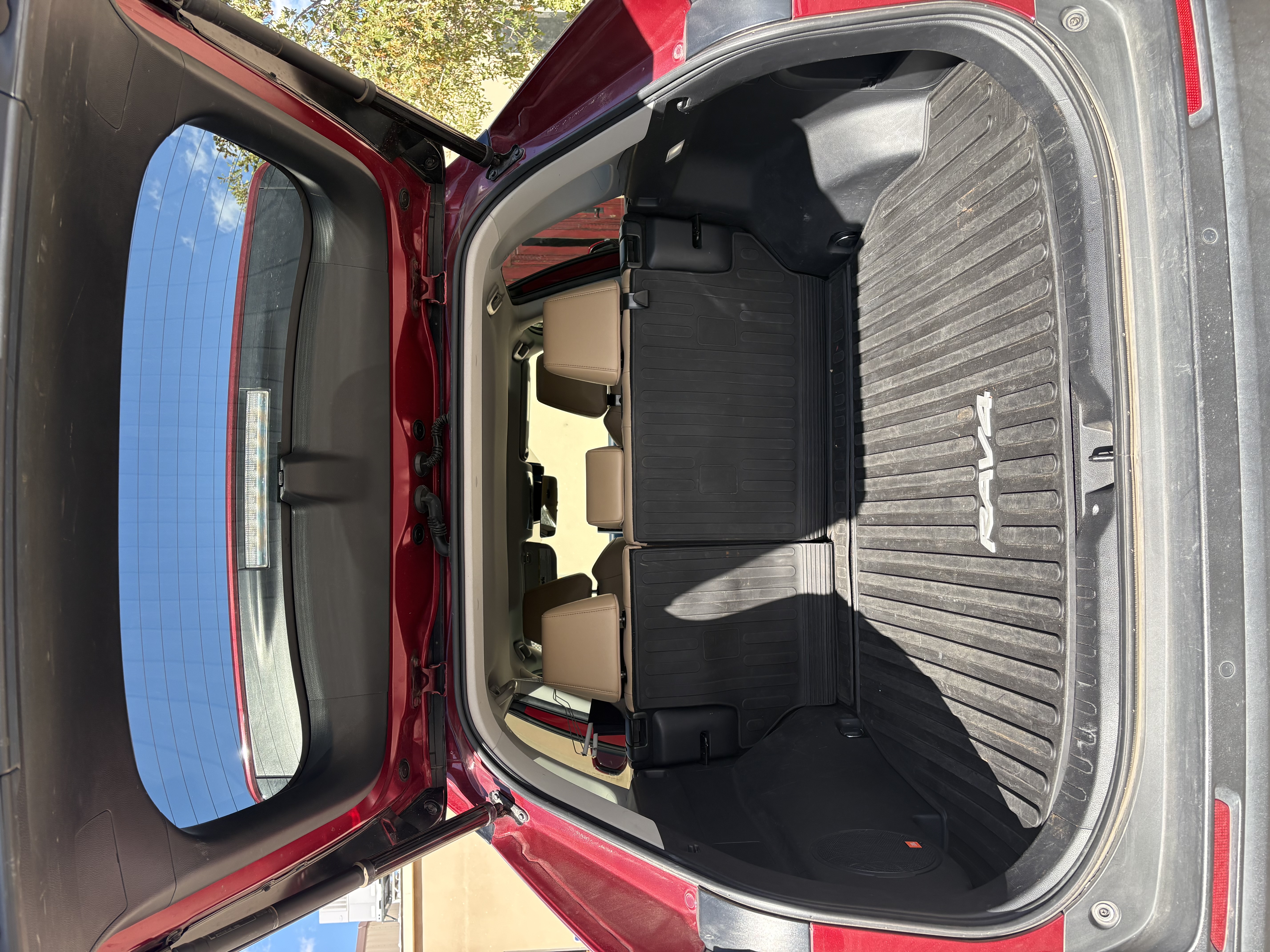 Used 2022 Toyota RAV4 XLE Premium AWD/4WD image 5
